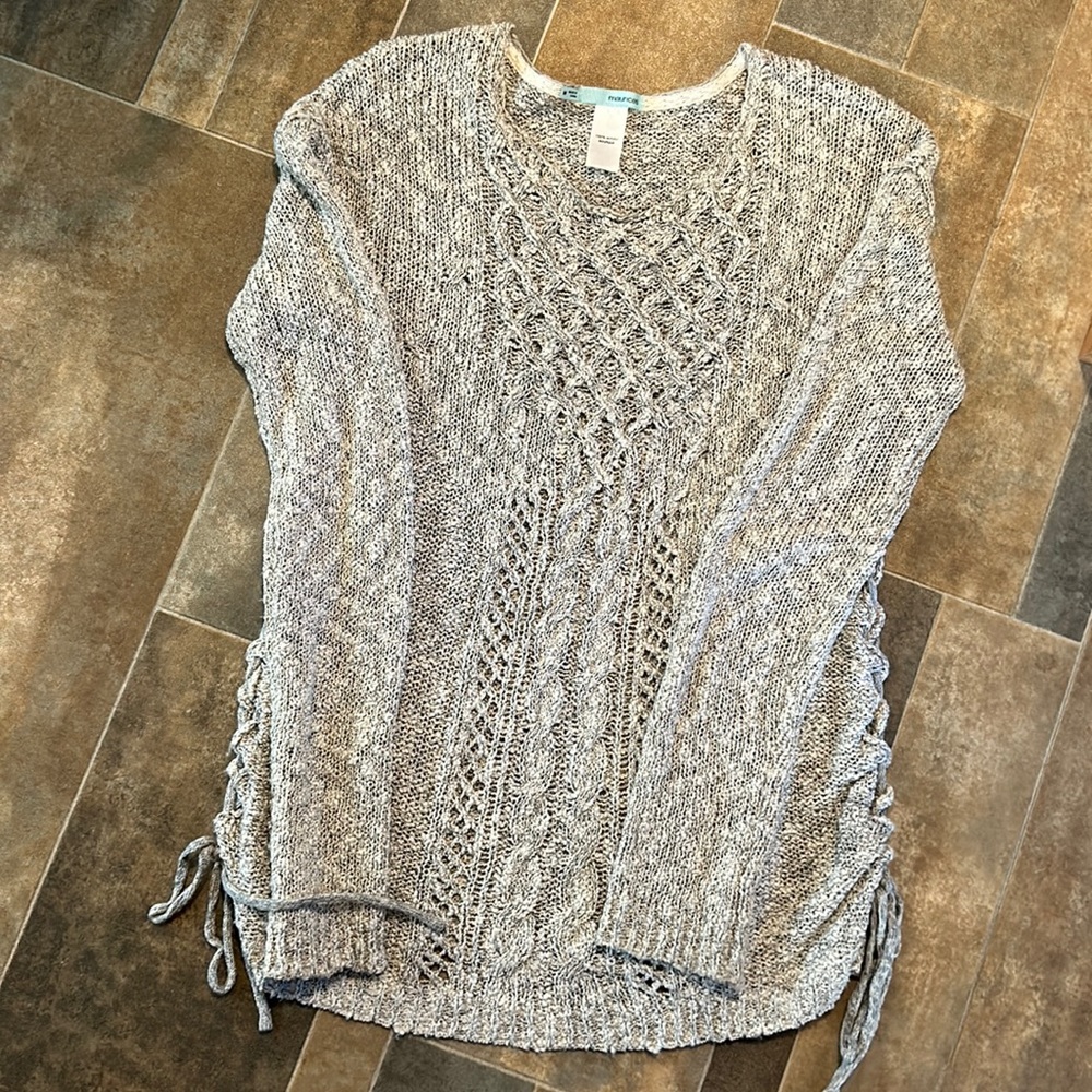Light weight sweater